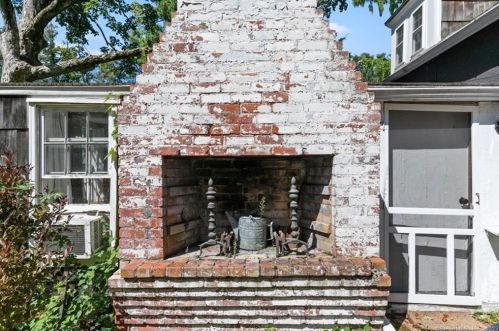 22 Homewood Ave, North Haven CT 06473-2919 exterior