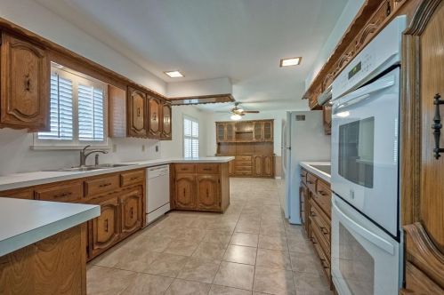 2664 Beechmont Dr, Dallas TX 75228-4224 exterior