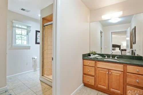 29 Clive Hills Rd, Edison NJ 08820-3657 exterior