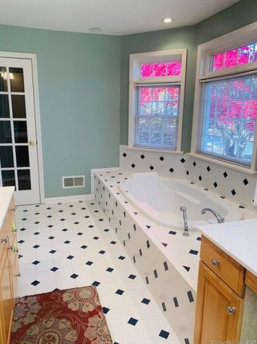 34 Gln Ave, Norwalk CT 06850-1835 exterior