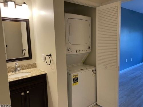 102 Cleveland Ln, Rockaway NJ  07866-5800 exterior