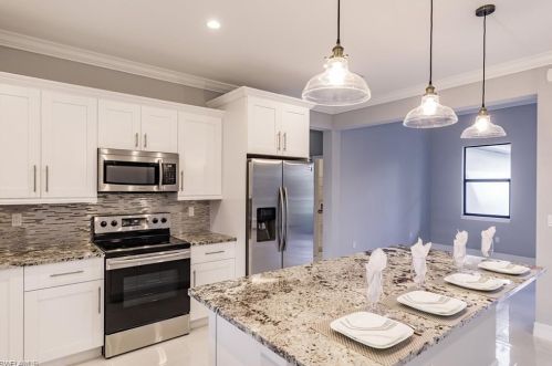 3768 10 Ave, Naples FL 34120-4979 exterior