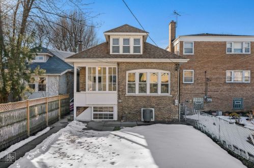 5731 Rockwell St, Chicago IL 60659-4915 exterior