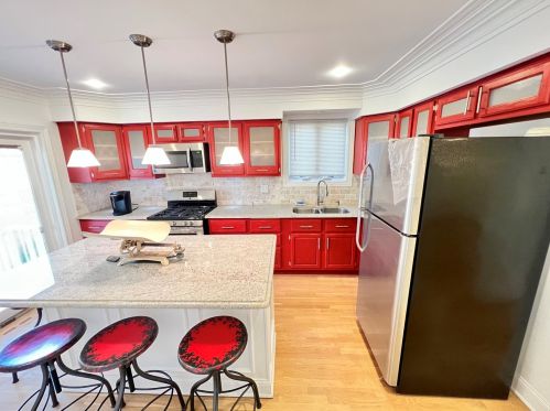 7823 Kilbourn Ave, Chicago IL 60646-5019 exterior