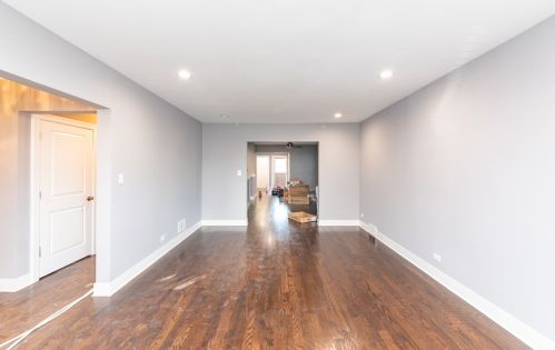 6758 Artesian Ave, Chicago IL  60645-4614 exterior