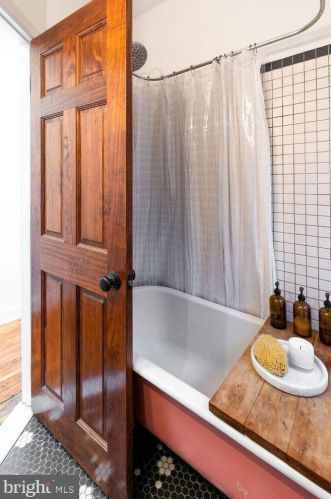 2536 Collins St, Philadelphia PA 19125-1407 exterior