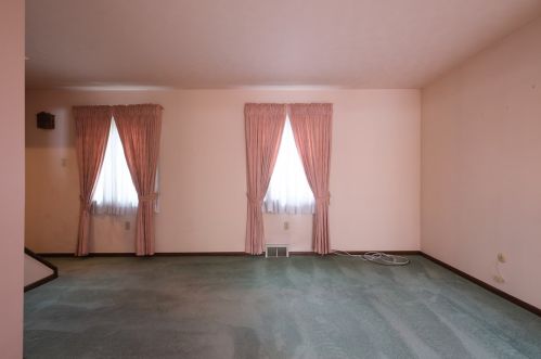 1421 Hillsboro St, Pittsburgh PA 15204-2330 exterior