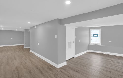 9329 Luella Ave, Chicago IL 60617-3930 exterior