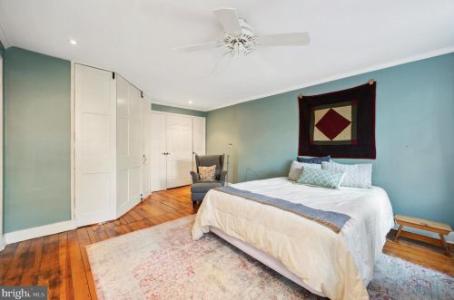 330 Camac St, Philadelphia PA 19107-5926 exterior