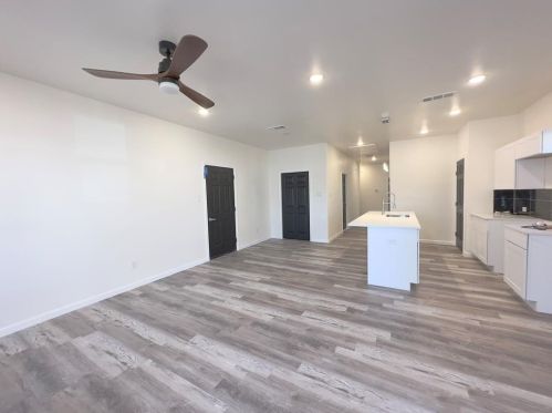 4619 Canal St, Dallas, TX 75210-1312