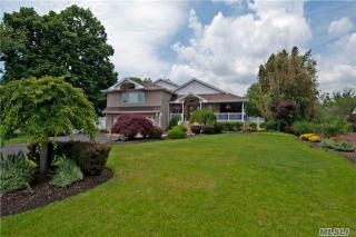 164 Peninsula Dr, Babylon, NY 11702-3336