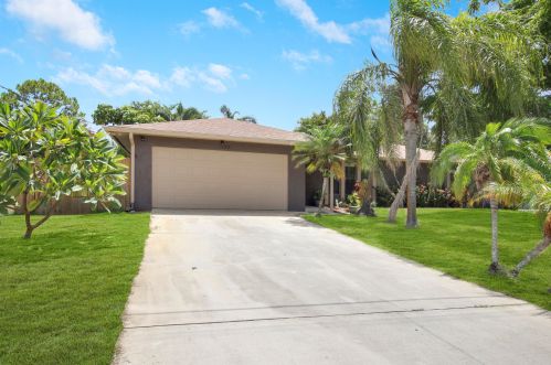 1152 Hunnicut Ave, Fort Pierce, FL 34953-5331