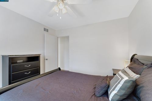 3112 Mount Diablo St, Concord CA 94518-1146 exterior