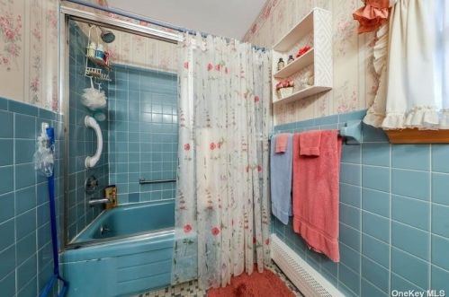 10 Arvans Ct, Huntington Station NY 11746-3424 exterior