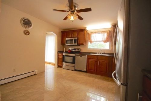 158 Dartmouth St, Lynn, MA 01904-1256