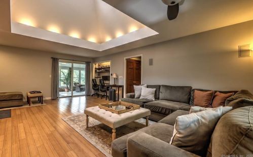 55 Mtn Brk Rd, North Haven CT 06473-1019 exterior