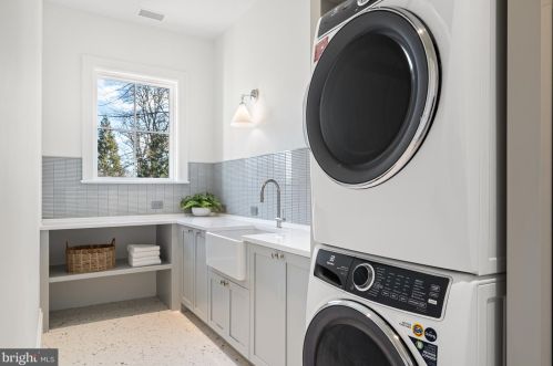 4526 Hawthorne St, Washington DC 20016-3570 exterior