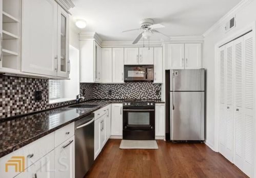 75 Montre Sq, Atlanta GA  30327-4044 exterior