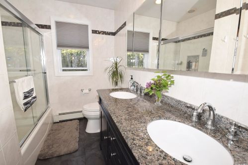 614 Bermuda Rd, Babylon NY 11704-7426 exterior