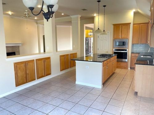 1904 Chasewood Dr, Austin TX 78727-6373 exterior