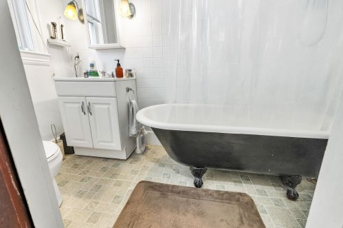 16 Chapel St, Concord NH 03301-4305 exterior