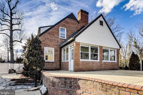 1101 Morningside Ln, Alexandria VA 22308-1042 exterior