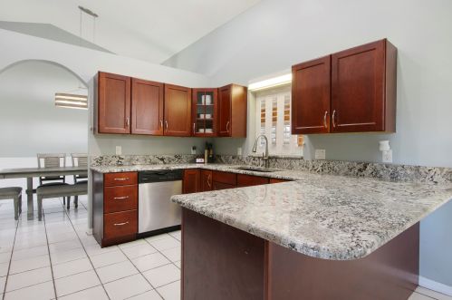 310 Rosewood Dr, Fort Pierce FL  34947-3424 exterior