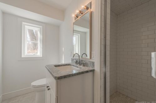 367 Chestnut Hl Rd, Wilton CT 06897-3504 exterior