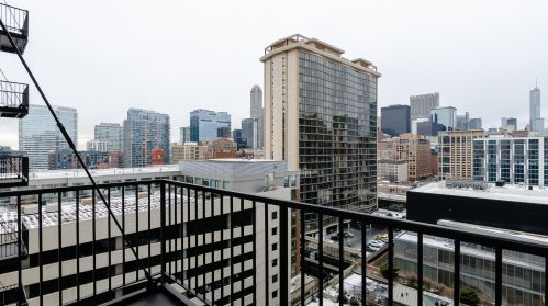 40 9th St, Chicago IL  60605-2137 exterior