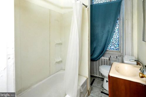 1637 Girard Ave, Philadelphia PA 19130-1514 exterior