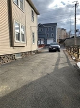 87 King Philip Rd, Worcester MA 01606-2363 exterior