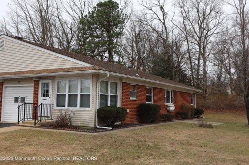 20 Snowberry Ln, Lakehurst, NJ 08759-3086