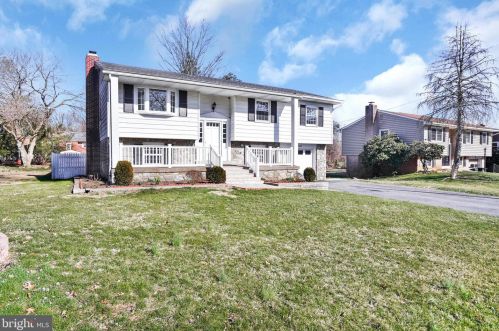 11 Fresh Meadow Dr, Lancaster, PA 17603-6408