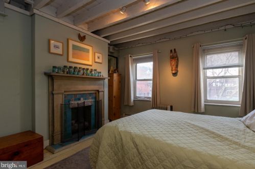 829 Catharine St, Philadelphia PA 19147-2716 exterior