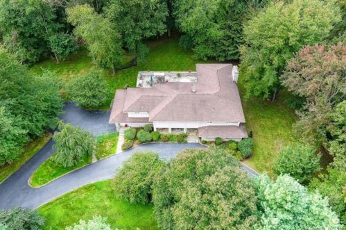 33 Pne Rdg Rd, Wilton CT 06897-2714 exterior