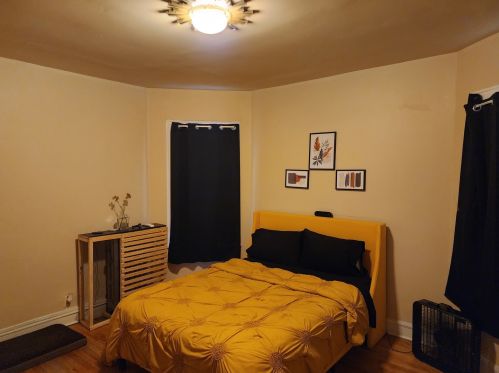 8030 Eberhart Ave, Chicago IL 60637-2484 exterior