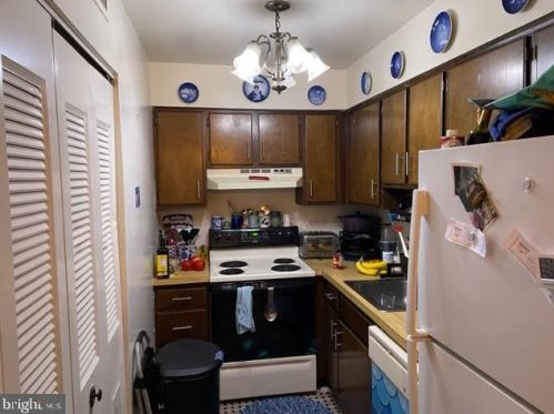 1036 Gum Pl, Huntingdon Valley PA 19006-1716 exterior