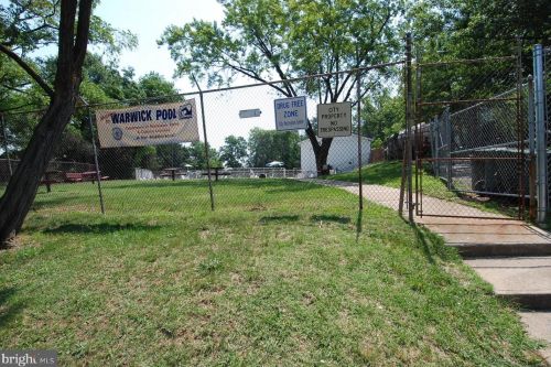 207 Burgess Ave, Alexandria VA 22305-1903 exterior