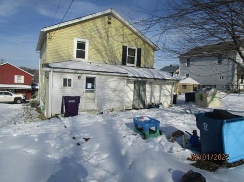 9124 Maple St, Pittsburgh, PA 15239-1630