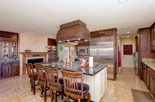 9854 Belfair St, Bellflower CA 90706-2404 exterior