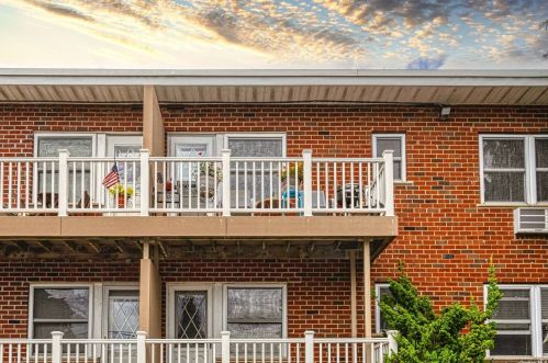 211 Farber Dr, Babylon NY  11704-5142 exterior