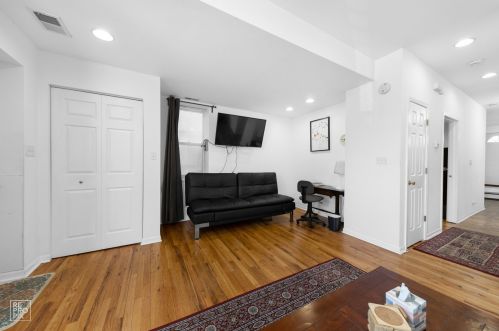 1418 Diversey Pkwy, Chicago, IL 60614-1112