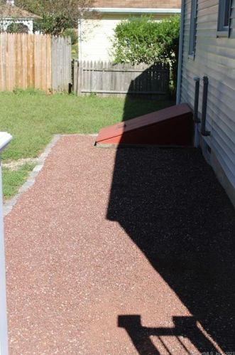 5 Play Rd, Enfield CT 06082-5148 exterior