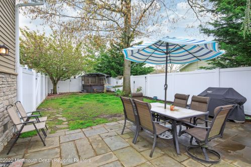 2215 Middle Ave, Point Pleasant Beach NJ 08742-5138 exterior