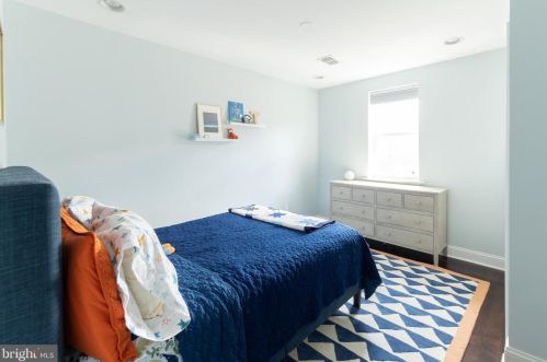 2342 Carpenter St, Philadelphia PA 19146-2418 exterior