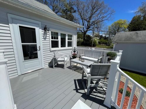 299 Mdw End Rd, Milford CT 06460-5642 exterior