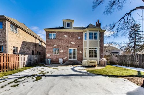 642 Euclid Ave, Elmhurst IL 60126-4338 exterior