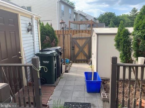 6522 Morning Glen Ct, Alexandria VA  22315-5026 exterior