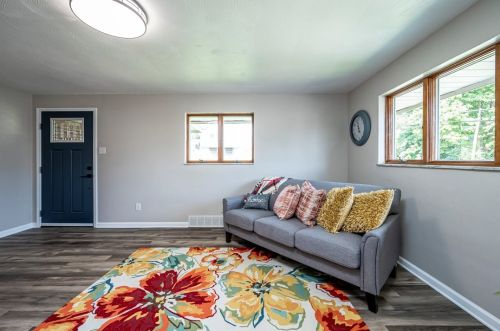 1076 Muldowney Ave, Pittsburgh PA 15207-2078 exterior