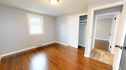 72 Allendale Ave, Providence RI  02911-3104 exterior